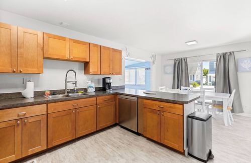 Montego Bay House | Bayside Tiki Summary: