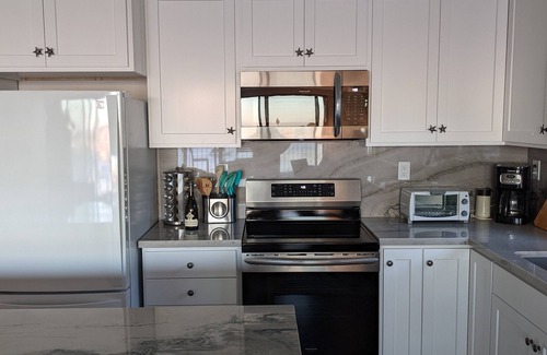 Central Mission Beach Condo | Bayside Waterfront Getaway