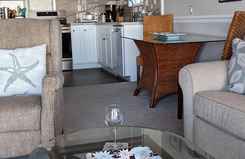 Central Mission Beach Condo | Bayside Waterfront Getaway