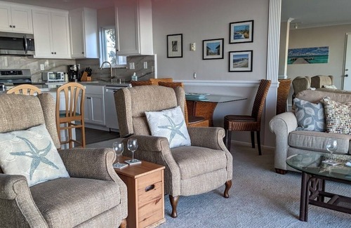 Central Mission Beach Condo | Bayside Waterfront Getaway