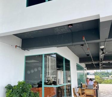 Likas Apartment | Baysuites Likas 9pax City Views L 21 near kk town