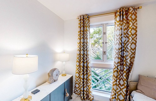 Baytowne Wharf Apartment | Baytowne Wharf studio with a kitchenette plus pool, hot tub, & fitness room