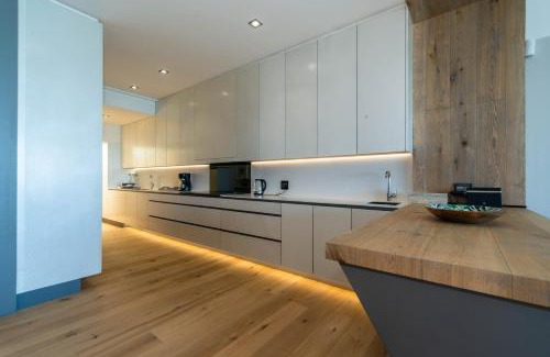Eastcliff Apartment | Bayview 303