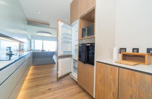Eastcliff Apartment | Bayview 303
