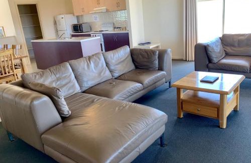 Kingscote House | Bayview Beach House Apartment No 2