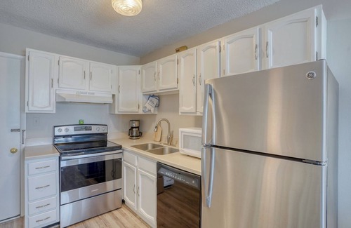 Lewes Condo | Bayview Condo right on Lewes Beach