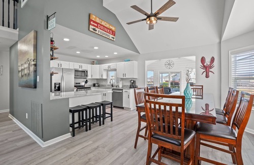 Captain's Cove House | Bayview - Game Room, Waterfront, Pools!