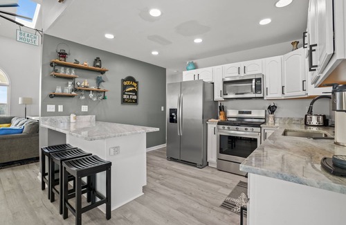Captain's Cove House | Bayview - Game Room, Waterfront, Pools!