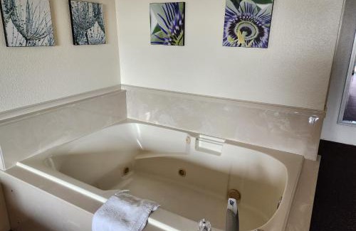 Crescent City Hotel | Bayview Inn