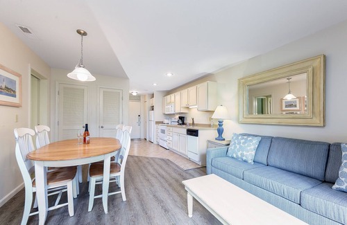 Acme Condo | ☀ Bayview Retreat @ The Shores | 2 Suites + 2 Patios | Wooded Lake Views ➠ 5677