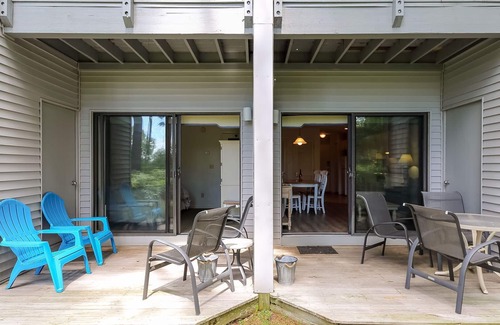 Acme Condo | ☀ Bayview Retreat @ The Shores | 2 Suites + 2 Patios | Wooded Lake Views ➠ 5677