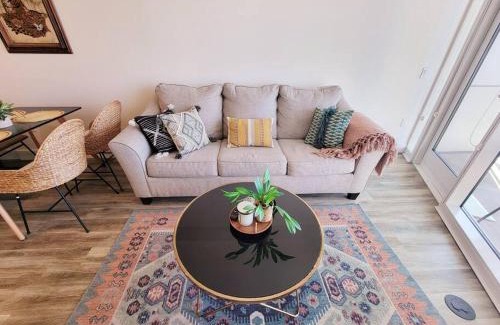 East Village Apartment | Bayviews Lux One-bedroom Apartment 1min to Petco Park Convention Center Gaslamp Pool, Hot Tub