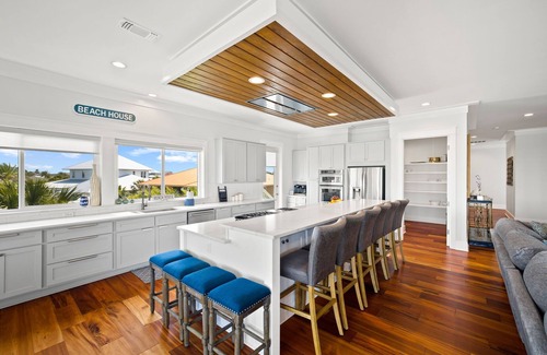 Holiday Isle House | Baywatch. 6 Bdrm, Boaters Dream, Seasonal Heated Pool/Spa, Beach, Golf Cart