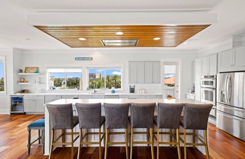 Holiday Isle House | Baywatch. 6 Bdrm, Boaters Dream, Seasonal Heated Pool/Spa, Beach, Golf Cart