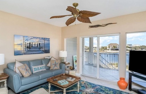 Treehouse House | Baywatch at Pensacola Beach!
