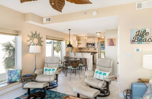 Treehouse House | Baywatch at Pensacola Beach!