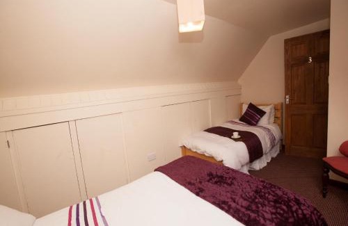 Dingle House | Baywatch Inn