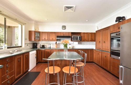 Silverwater House | Baywatch Waterfront Lake Retreat with Private Jetty at Silverwater Lake Macqaurie
