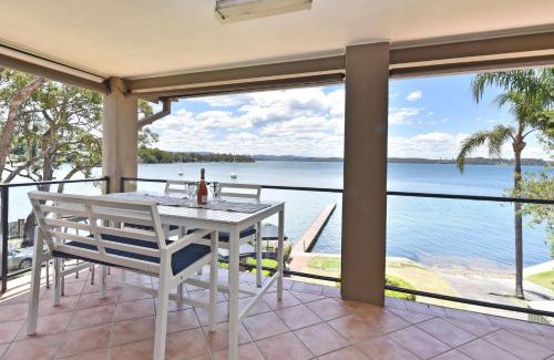 Silverwater House | Baywatch Waterfront Lake Retreat with Private Jetty at Silverwater Lake Macqaurie