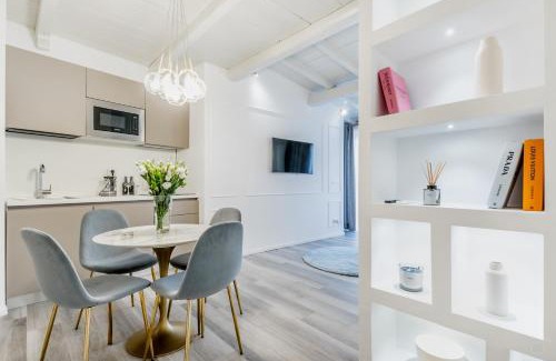 Trastevere Apartment | BBHOME Design suite Apartment over Trastevere district