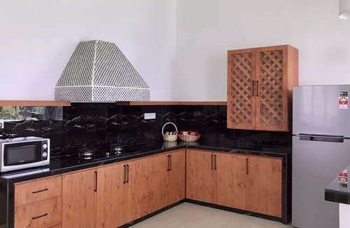Tanjung Bungah House | BBQ at your own yard with full sea view - 2 mins from the beach!