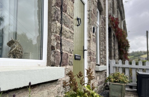 Pontsticill Cottage | BBQ Hut | Log Burner | Valley Views