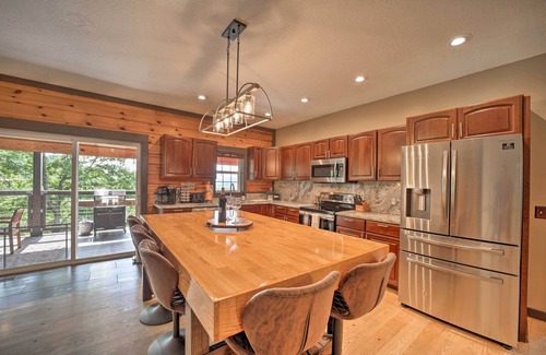 Franklin Cabin | BBQ Ready: Secluded Franklin Getaway w/Rec Room