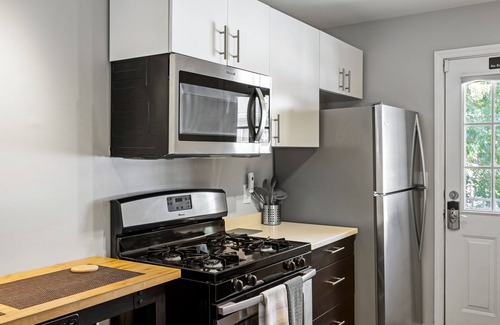 Loring Heights Apartment | (BC1bE) Enjoy a Pet-Friendly and Clean Condo Near the Beltline