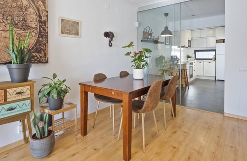 L'Hospitalet de Llobregat Apartment | BCN: ¡Exclusivos y cerca del Camp Nou!