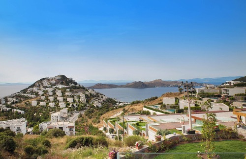 Yalikavak Villa | BD-417 6+1 Detached Villa with Pool Between Yalikavak and Gumusluk