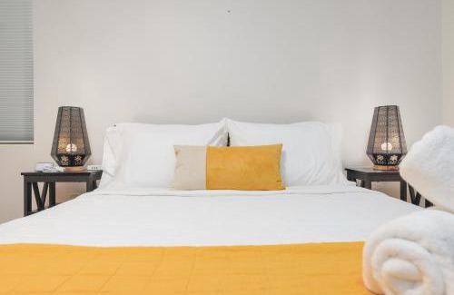 Lakewood House | Be A Nomad - Cozy 3BR w Big Yard & Parking