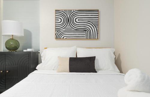 Lakewood House | Be A Nomad - Cozy 3BR w Big Yard & Parking