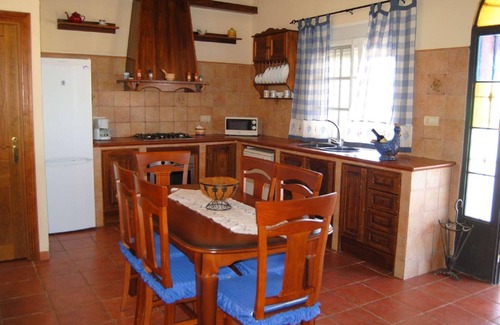 Antequera Cottage | Belvilla by OYO Casa TorrejÃ³n