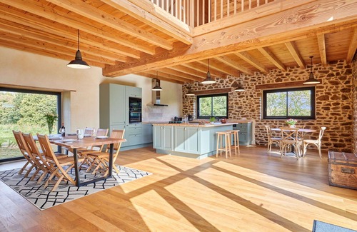 Saint-Aubin-de-Terregatte House | Beautiful private villa for 6 people with WIFI, TV, terrace, pets allowed and parking