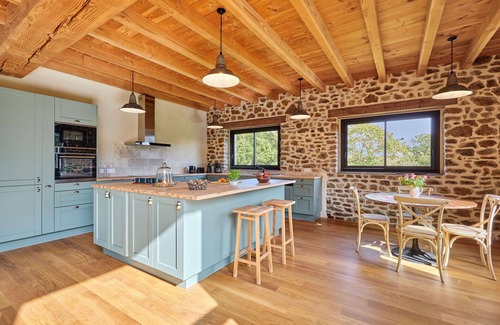 Saint-Aubin-de-Terregatte House | Beautiful private villa for 6 people with WIFI, TV, terrace, pets allowed and parking