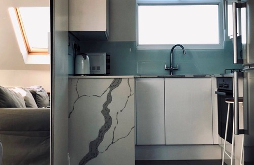 St. Helen's Apartment | Be In spired In London Capital City of DesignnStudio close by BBC Public Space