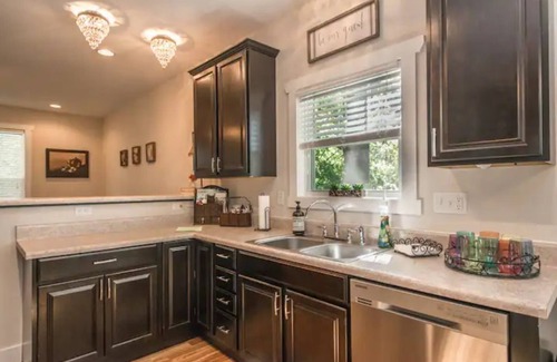 Skyland House | Be our guest-3-bedroom house in a great location!