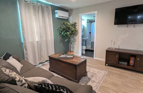Grants Pass House | BE OUR GUEST!! Charming 1-bedroom house in beautiful Grants Pass