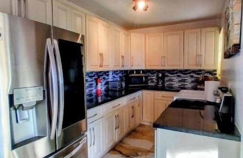 West Park House | Be Our Guests! Cozy 3/2 w/Oversized Yard Awaits