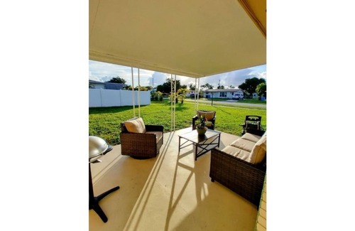 West Park House | Be Our Guests! Cozy 3/2 w/Oversized Yard Awaits