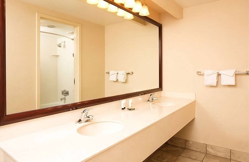 St. George Hotel | Be Relaxed at Red Lion Hotel St. George! Gym, Business Center, Restaurant!