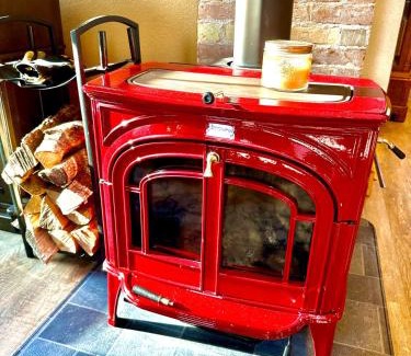 Port Washington Apartment | Be Still & Know, Fireplace, Firetable, Walk to Port