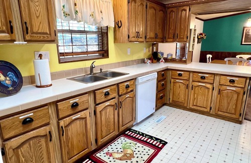 Kearney House | Be Well Bunkhouse - Tranquil Home with Rustic Charm & Homey Touches