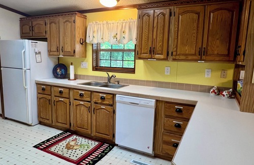 Kearney House | Be Well Bunkhouse - Tranquil Home with Rustic Charm & Homey Touches