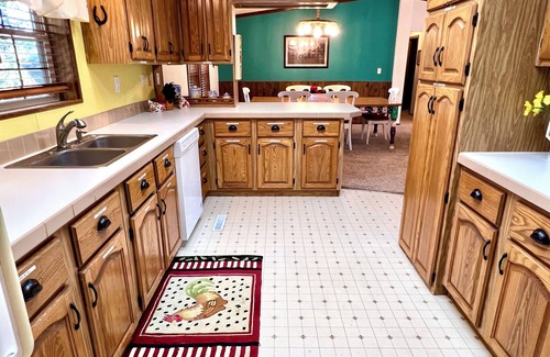 Kearney House | Be Well Bunkhouse - Tranquil Home with Rustic Charm & Homey Touches