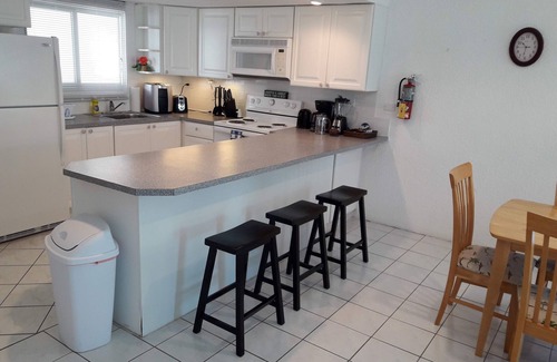 Seven Mile Beach Condo | BE WHERE THE CRUISE SHIP CROWDS CAN'T GO! Oceanfront resort on Seven Mile Beach