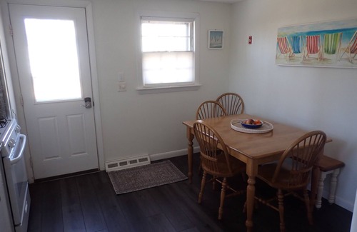 West Hyannisport Cottage | Beach 0.7 Mi walk to Craigville & Covell. A/C, bikes 3 Day min Sept & Oct