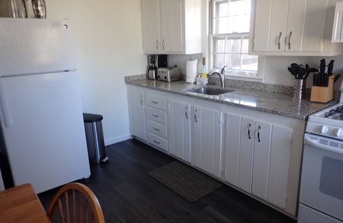 West Hyannisport Cottage | Beach 0.7 Mi walk to Craigville & Covell. A/C, bikes 3 Day min Sept & Oct