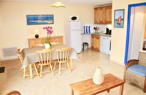 Barneville-Carteret House | BEACH 100 meters charges included water heating electricity ParkingPrivateGarden