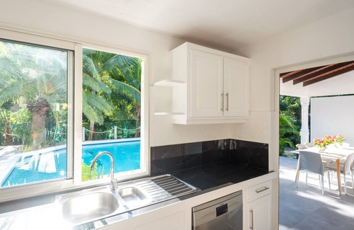 Anse de Lorient Villa | Beach 2 minutes' walk, private deck, tranquility